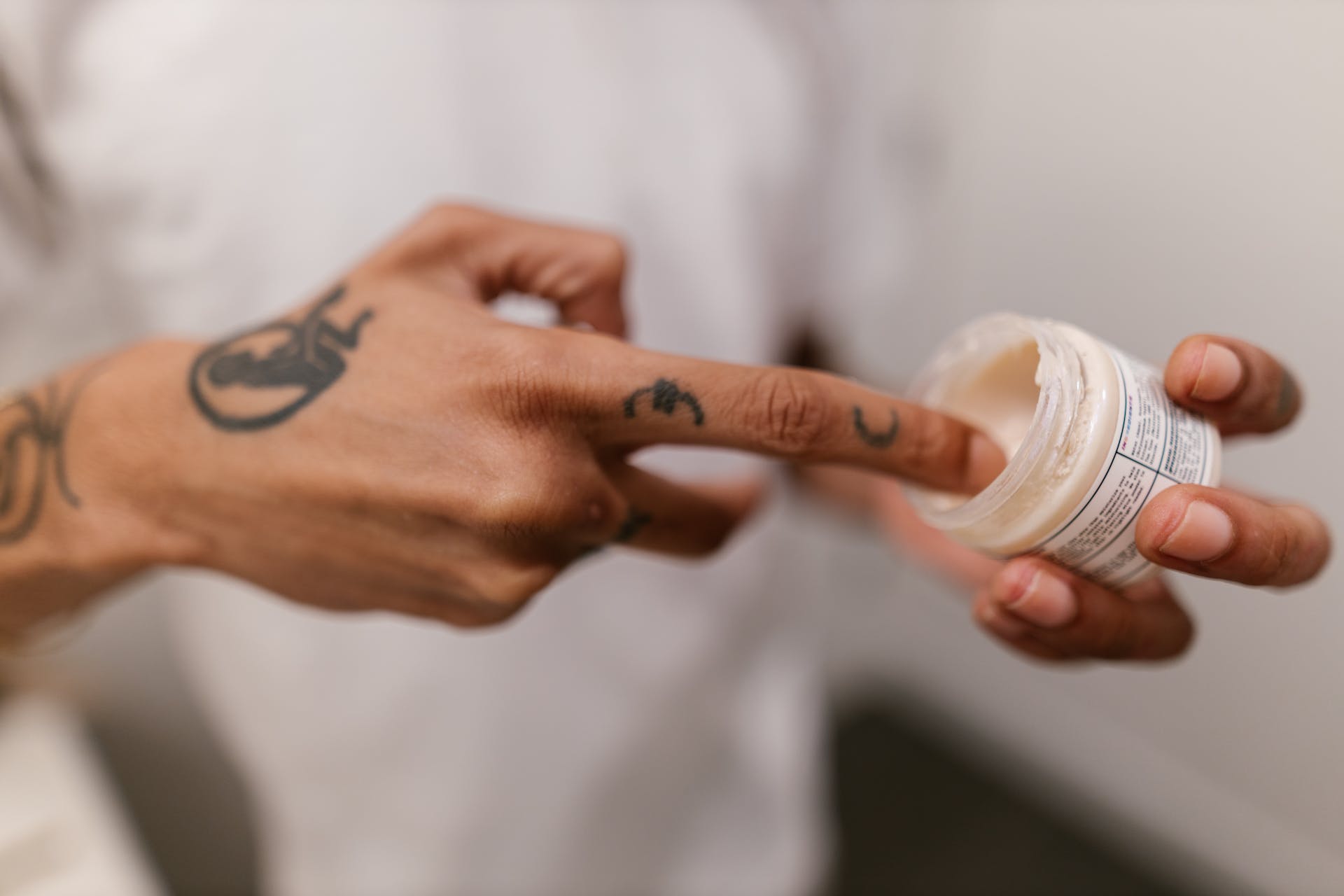 perbedaan krim malam dan krim siang